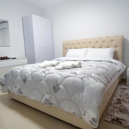 Vista Berat Inn Apartment Bagian luar foto