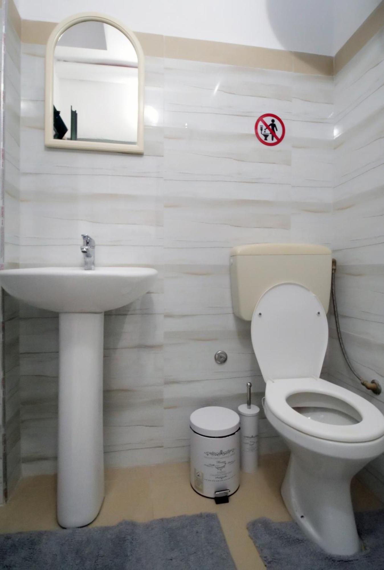 Vista Berat Inn Apartment Bagian luar foto
