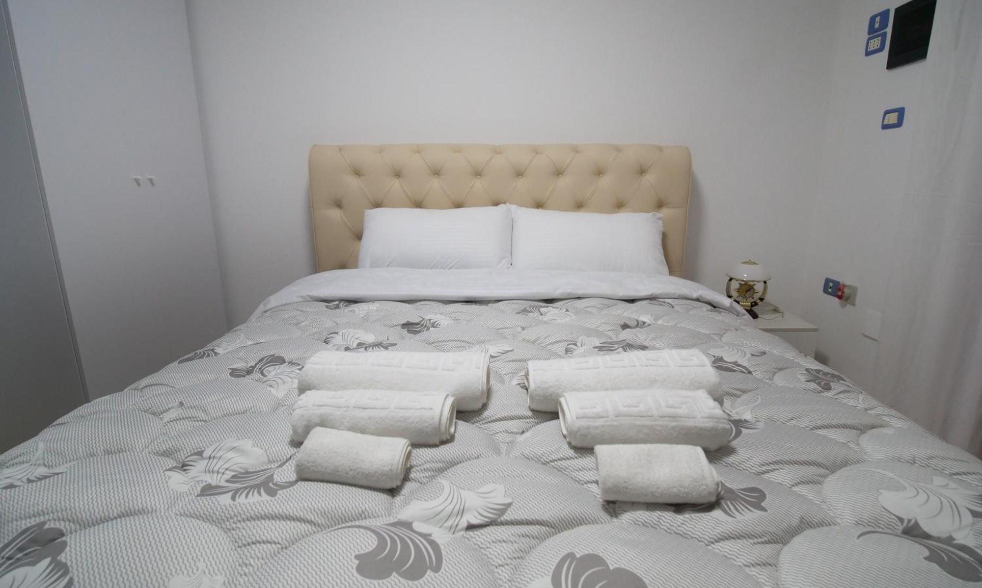 Vista Berat Inn Apartment Bagian luar foto