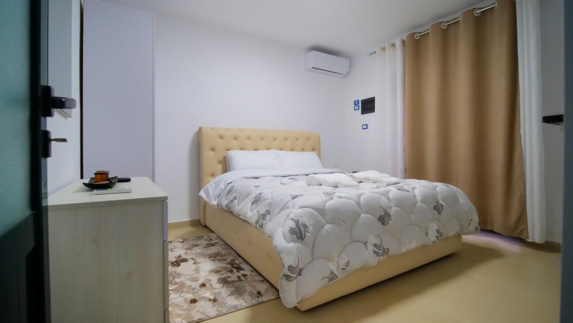 Vista Berat Inn Apartment Bagian luar foto