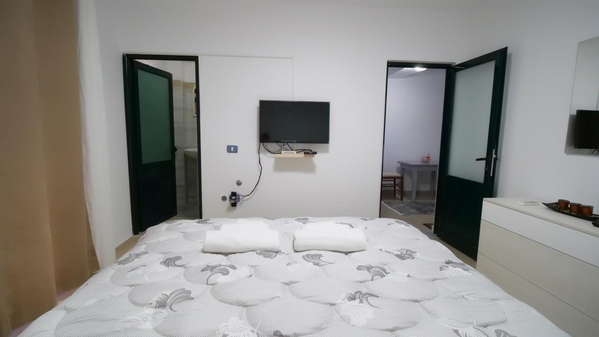 Vista Berat Inn Apartment Bagian luar foto