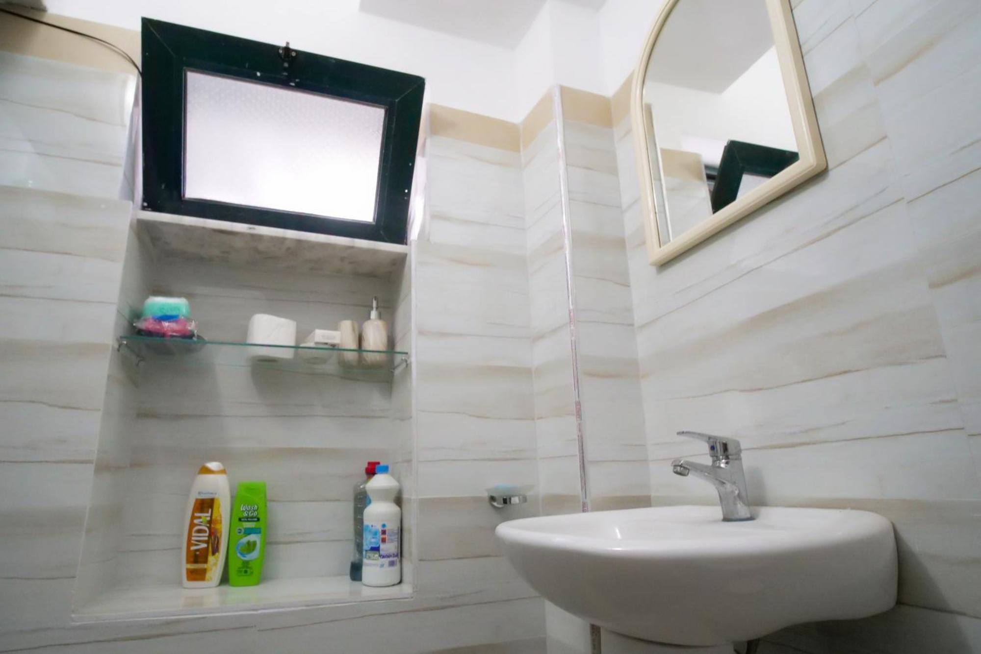Vista Berat Inn Apartment Bagian luar foto