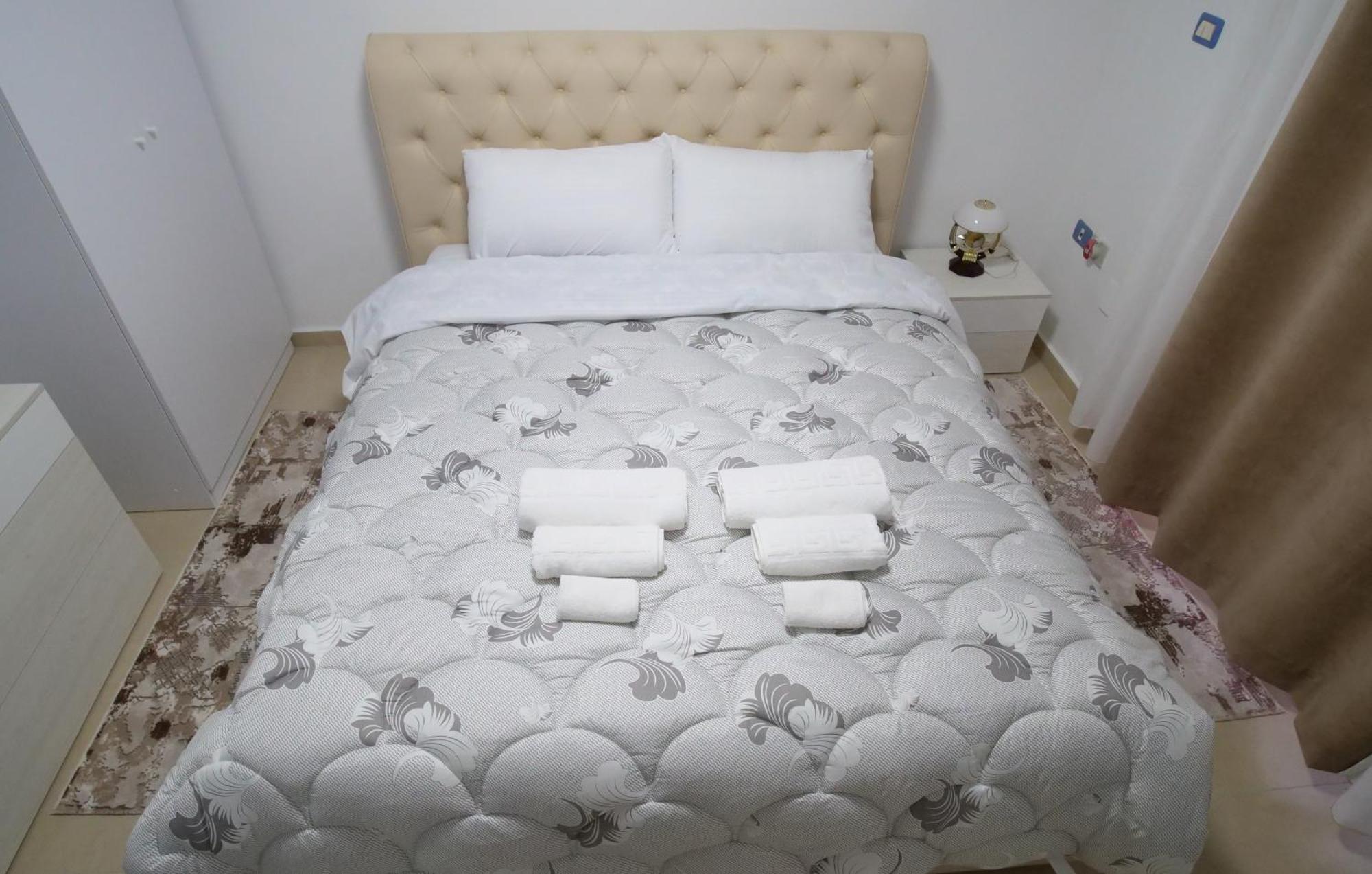 Vista Berat Inn Apartment Bagian luar foto