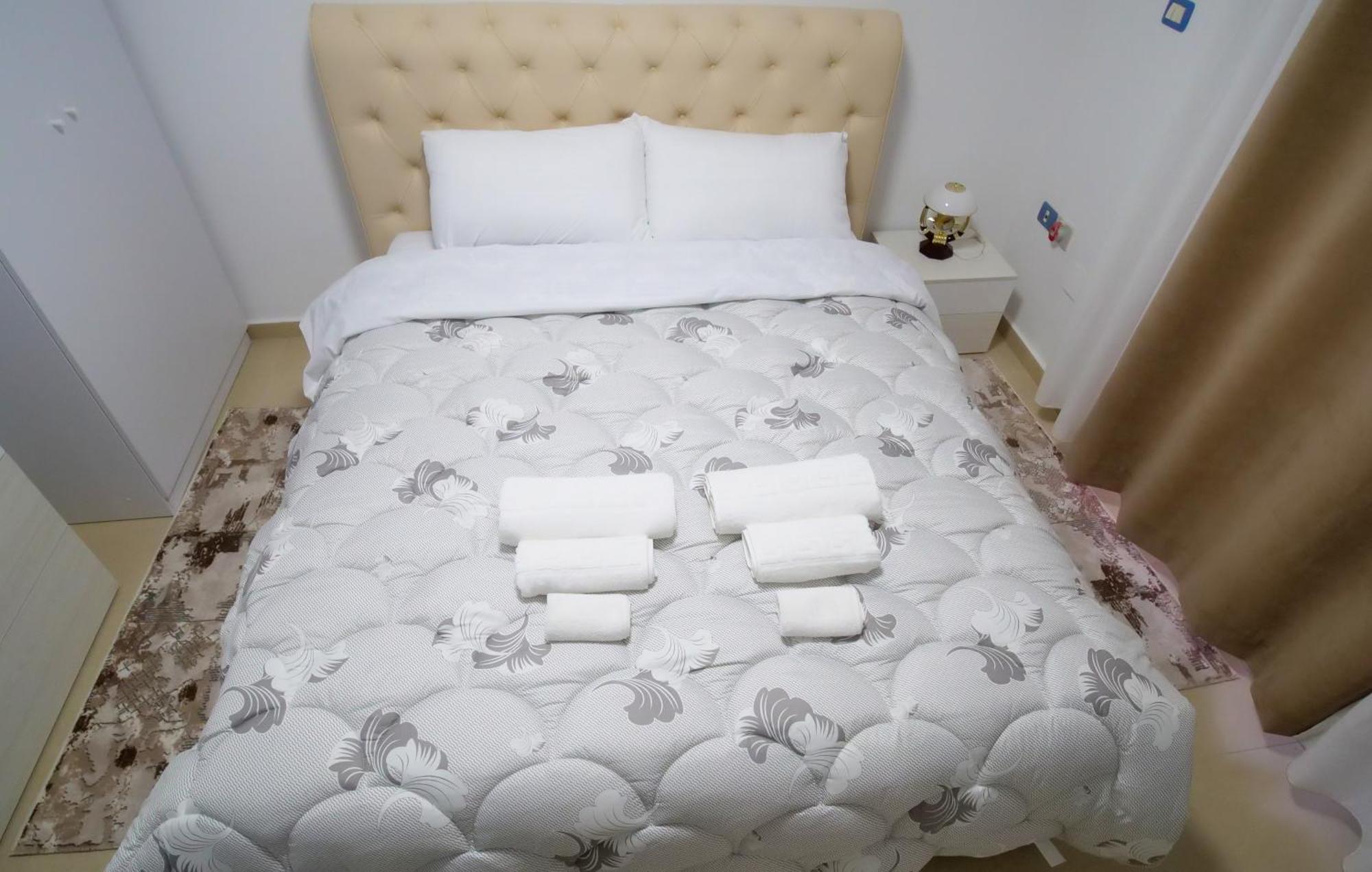 Vista Berat Inn Apartment Bagian luar foto