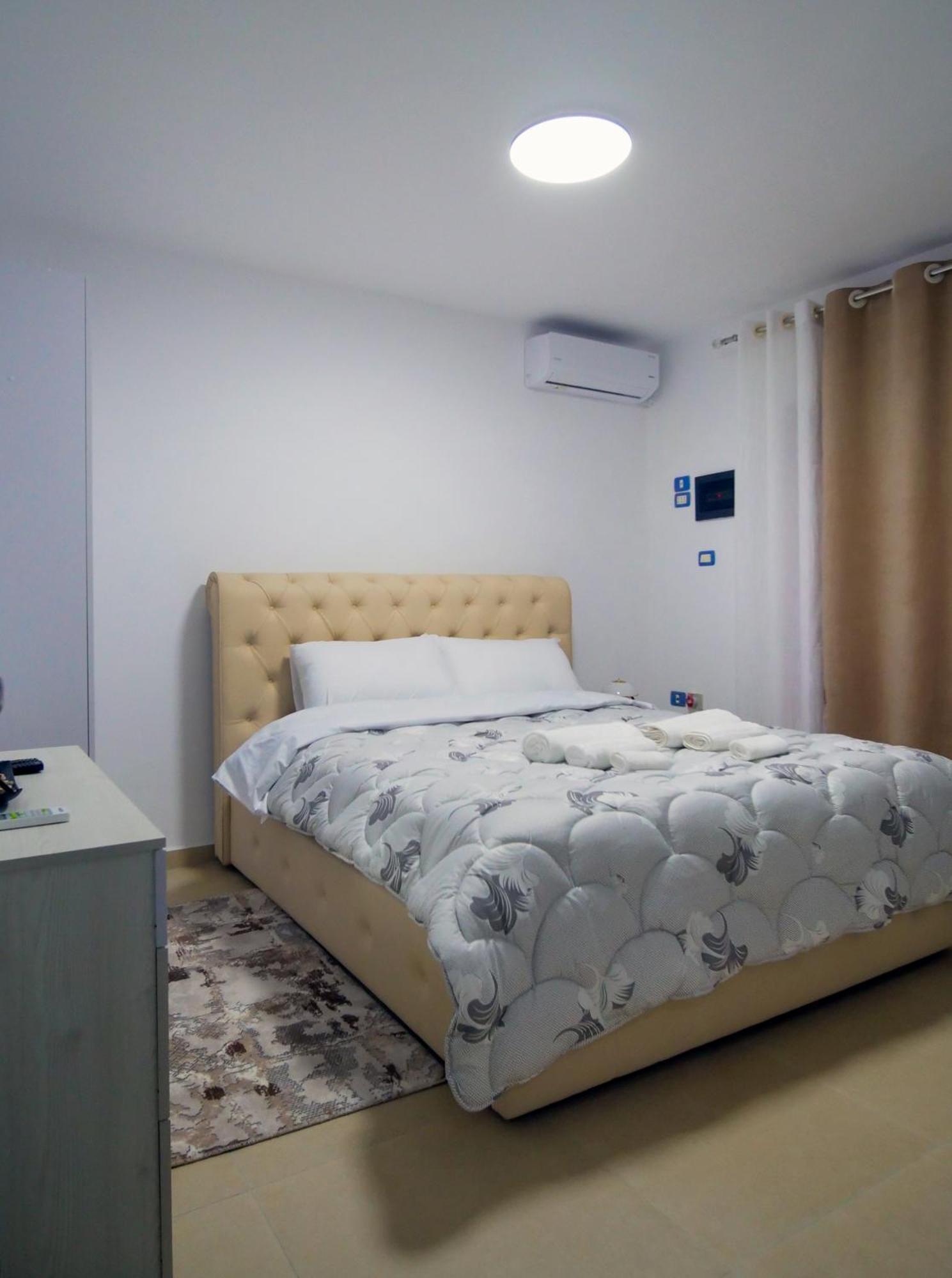 Vista Berat Inn Apartment Bagian luar foto